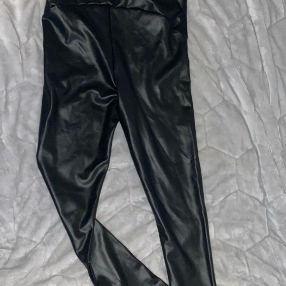 Faux leather maternity leggings - Picture 2 of 2